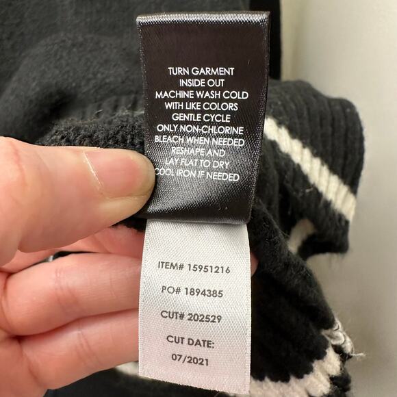 3x Torrid Sweater Black Red Plaid Star Lips Graphic Super Soft Crew Gold Sequin - Picture 6 of 7